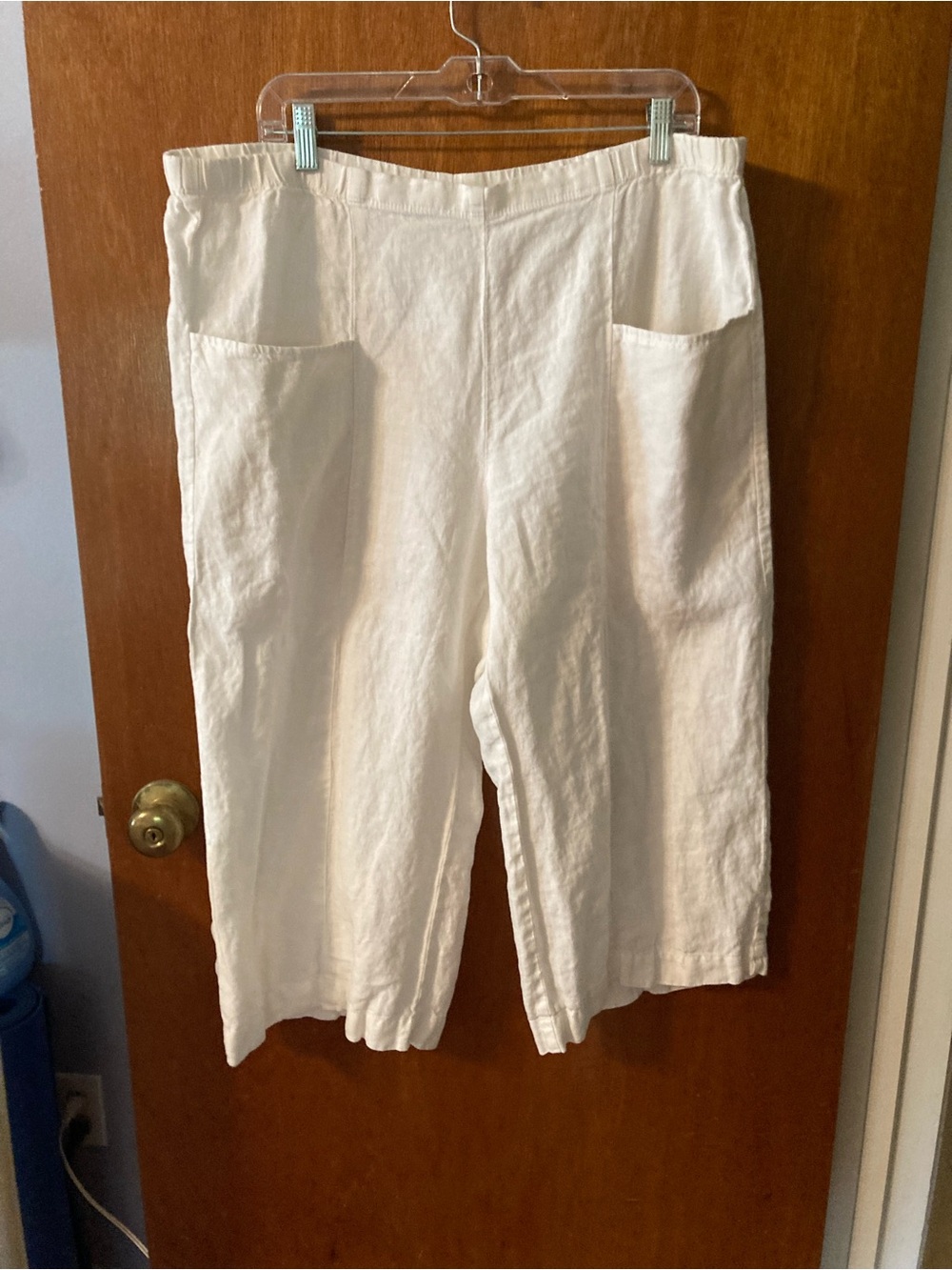 Women's White Linen Pull-On Capris with Front Pockets